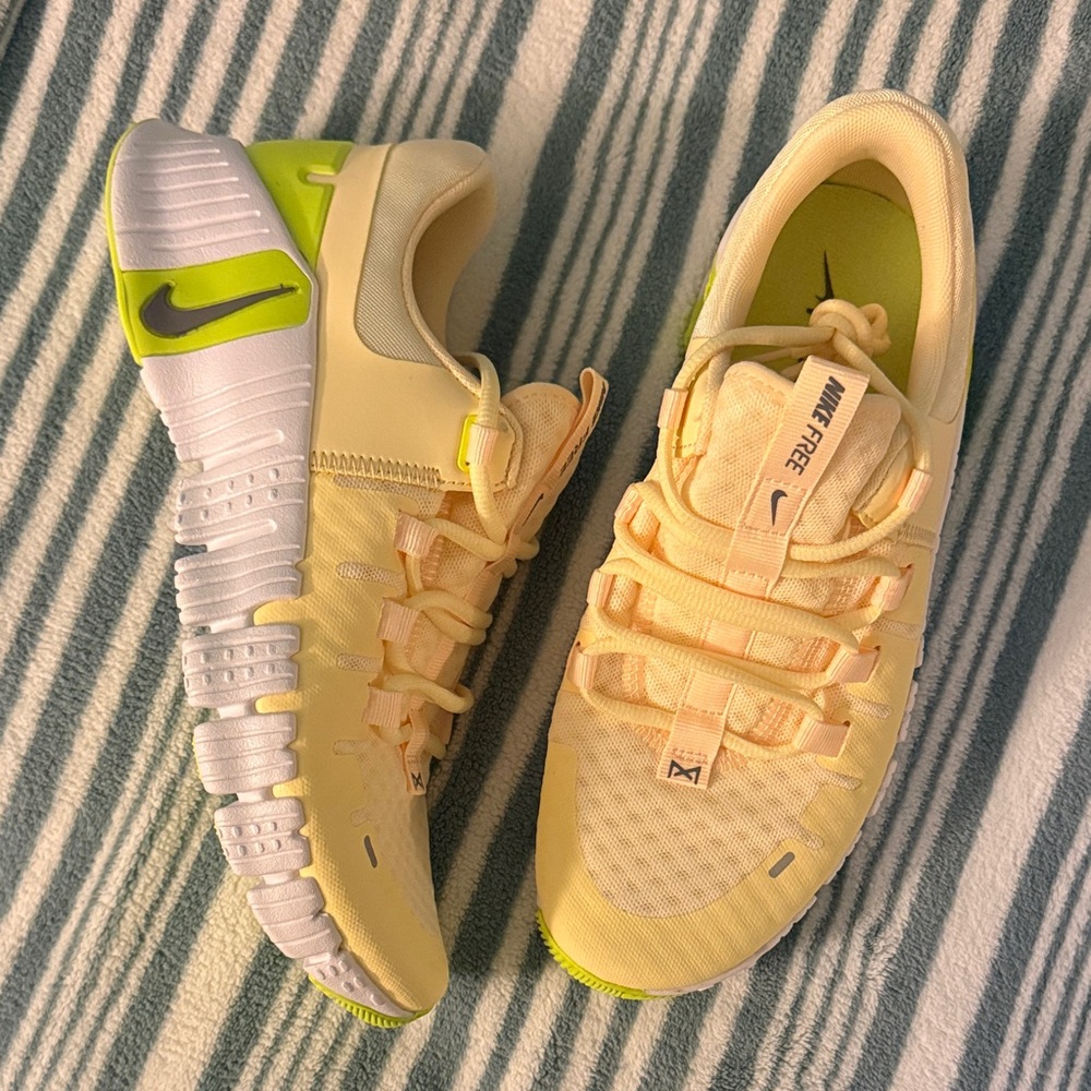 New Women’s Nike Metcon Shoes